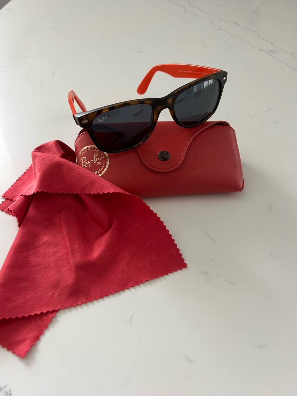 Ray-Ban WAYFARER CLASSIC